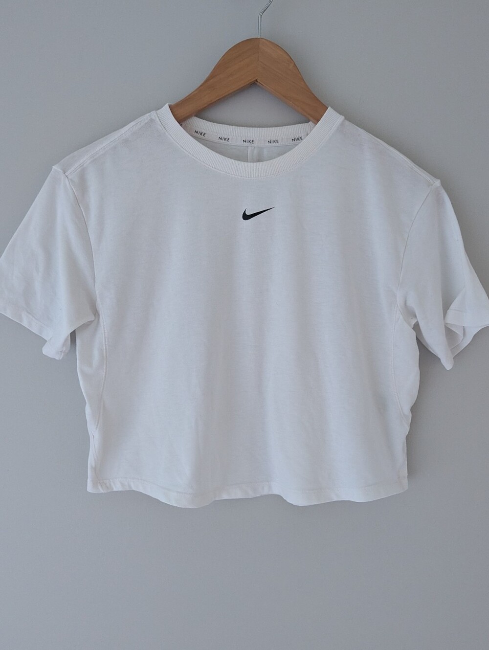 Nike One Dri-FIT White Cropped Boxy Training Tee Shirt M Swoosh